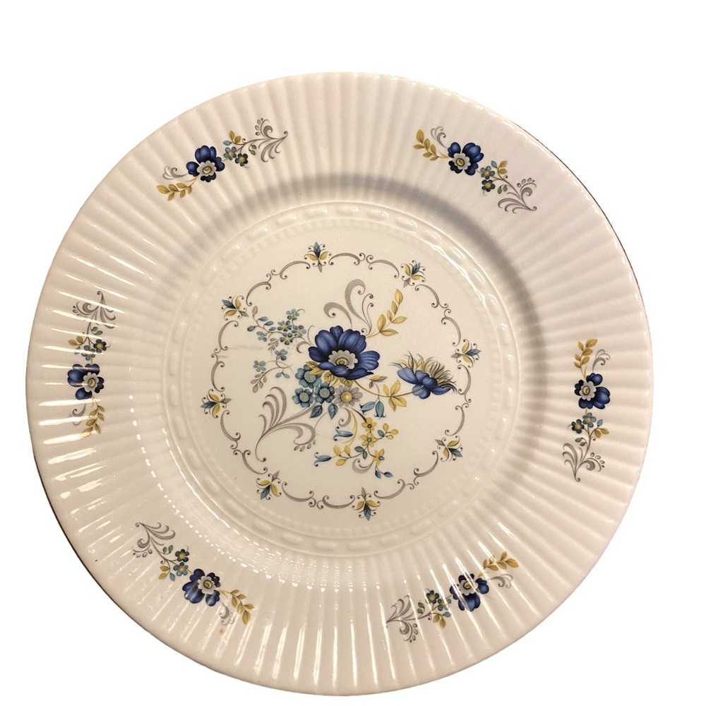 Vintage Royal Tara Blue Cornflower dinner plate